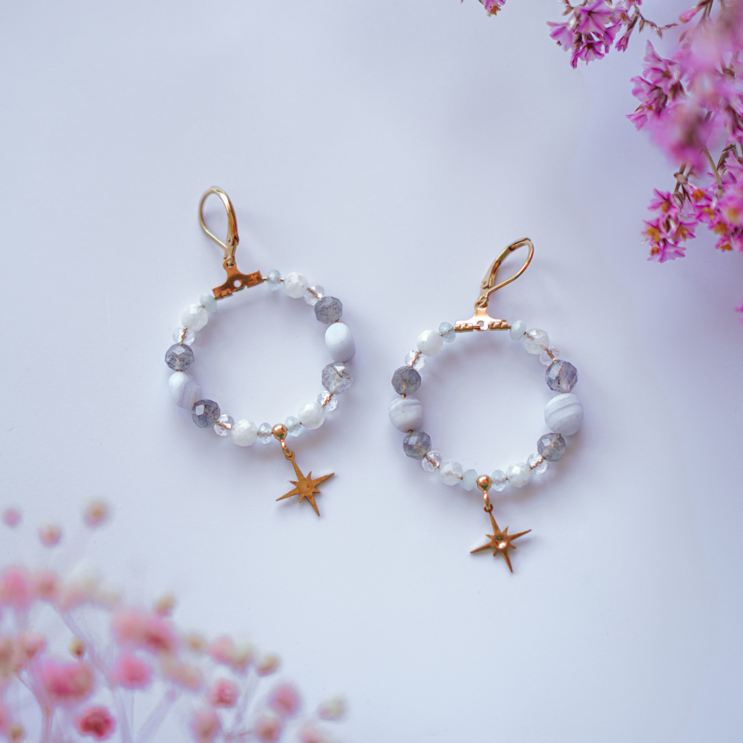 Subtelne kolczyki z labradorytem i naturalnymi kamieniami – SpiritDust