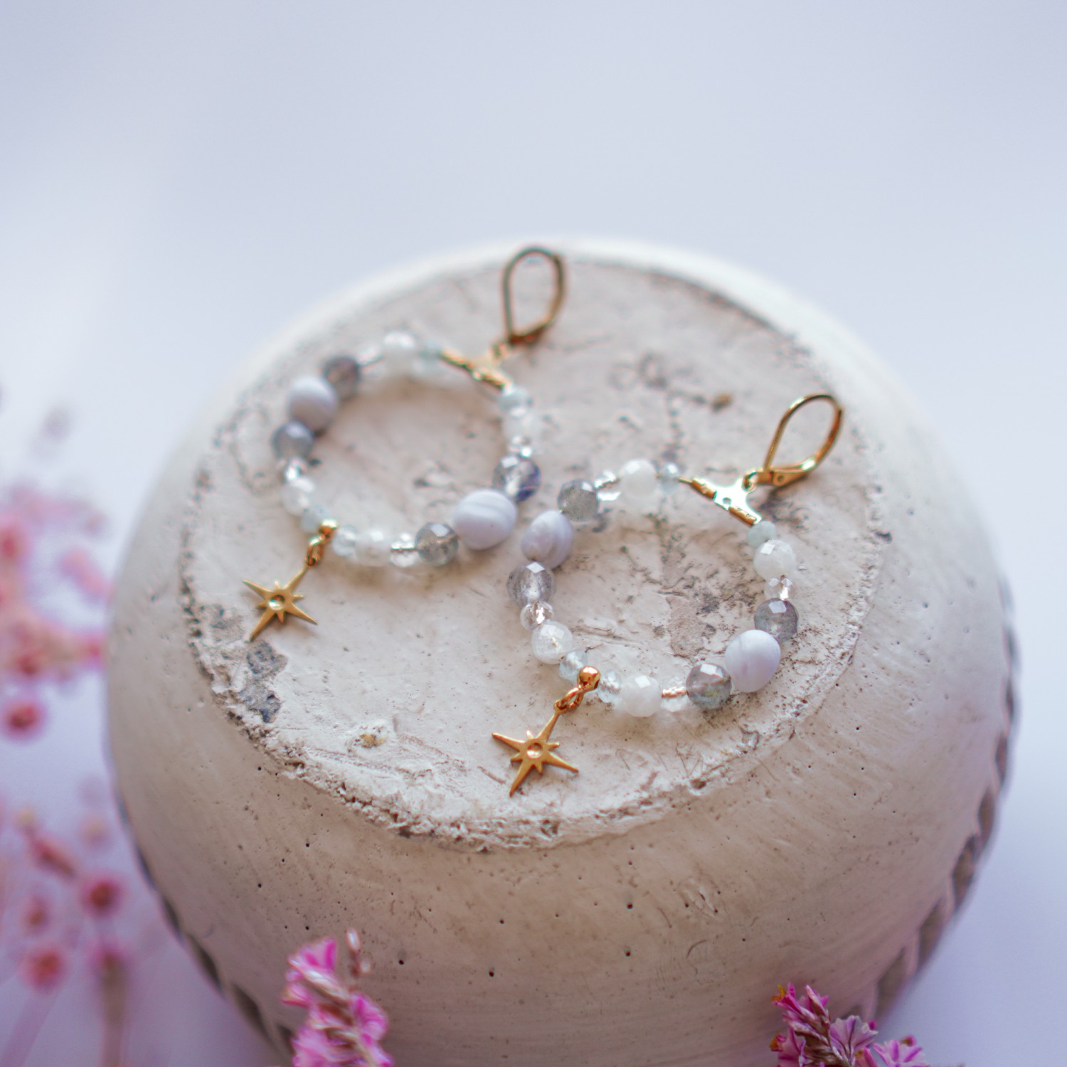 Kolczyki z labradorytem – Popielate Koła z kamieniami naturalnymi - obrazek 3