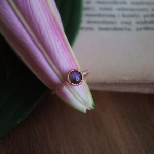 Labradorytowa Magia - Unikalny Pierścień w Rozmiarze 15,5