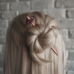 Kraina Czarów: Szpilka z Motywem Muchomora