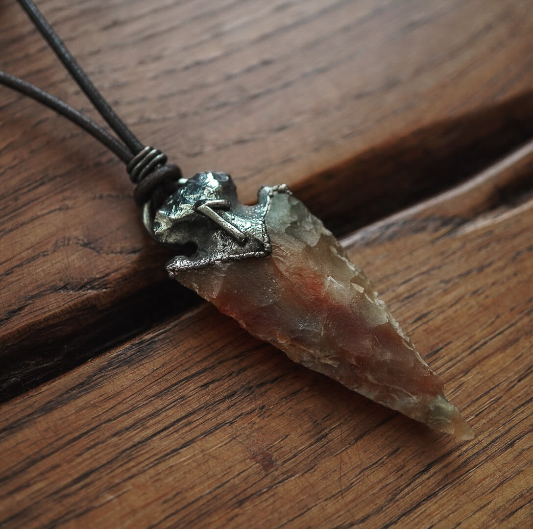 Runiczny Talizman Laukaz z Grotem Agatu