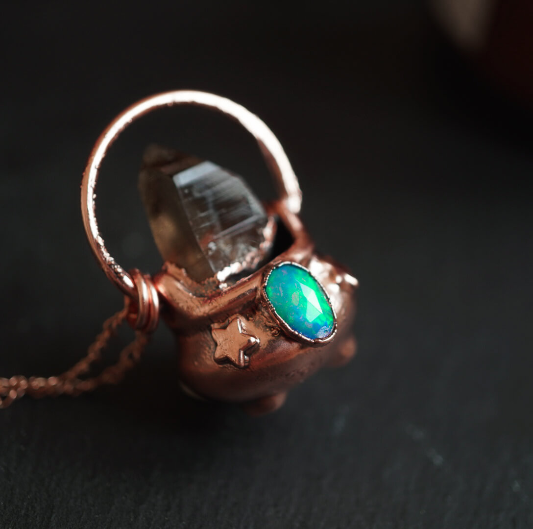 Naszyjnik Kociołek Czarownicy z Kwarcem Dymnym i Opalem