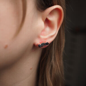 Raw sapphire in a minimalist form - post earrings