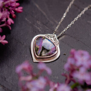 Naszyjnik z labradorytem – Serce Światła ze srebra