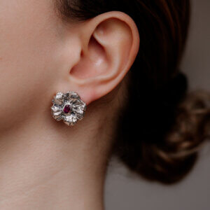 Kolczyki z rubinem – srebrne Rubinowe Kwiaty