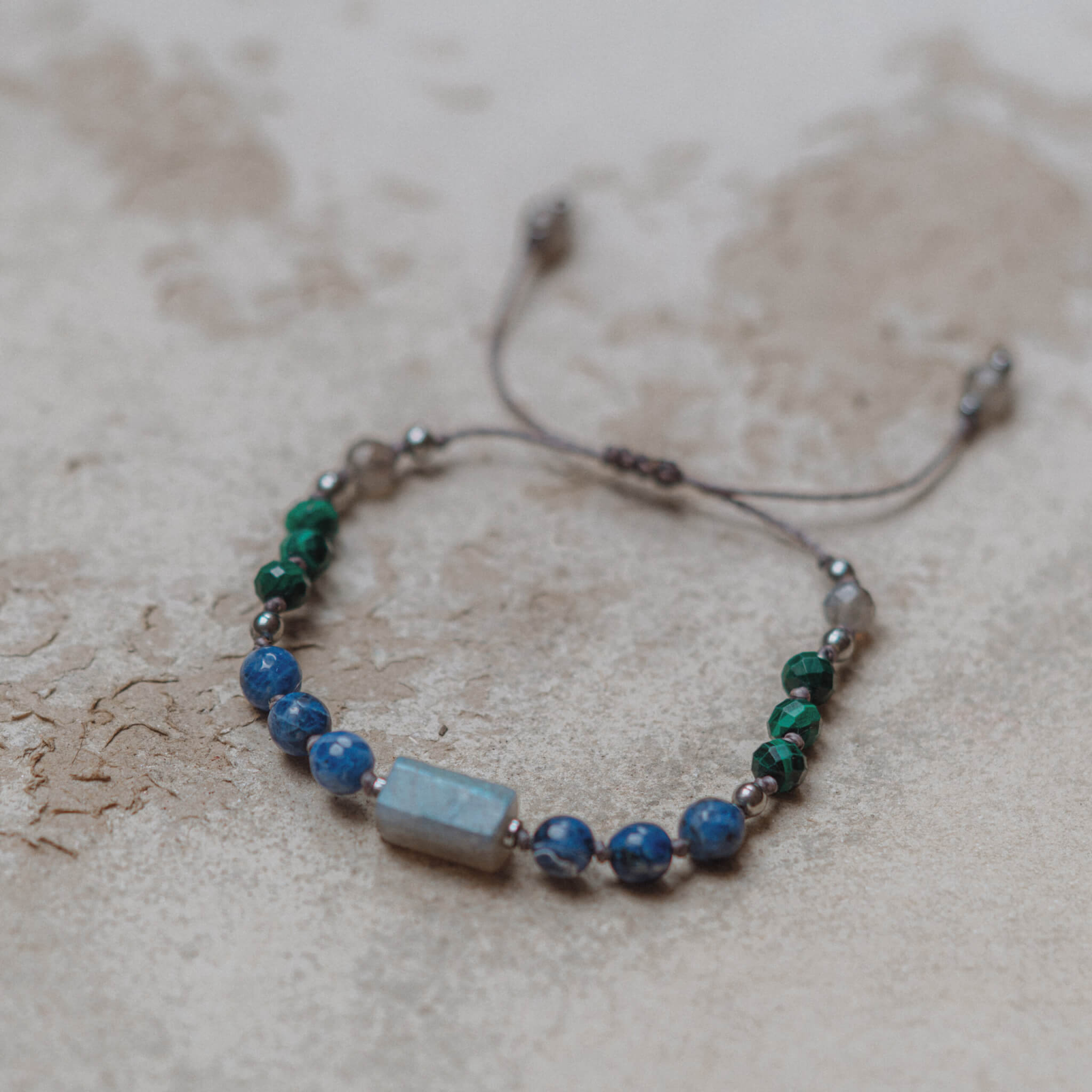 Bracelet with labradorite and sodalite "Night and Magic" - Image 4