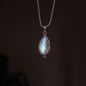 Srebrny naszyjnik z kamieniem księżycowym – Quiet Glow